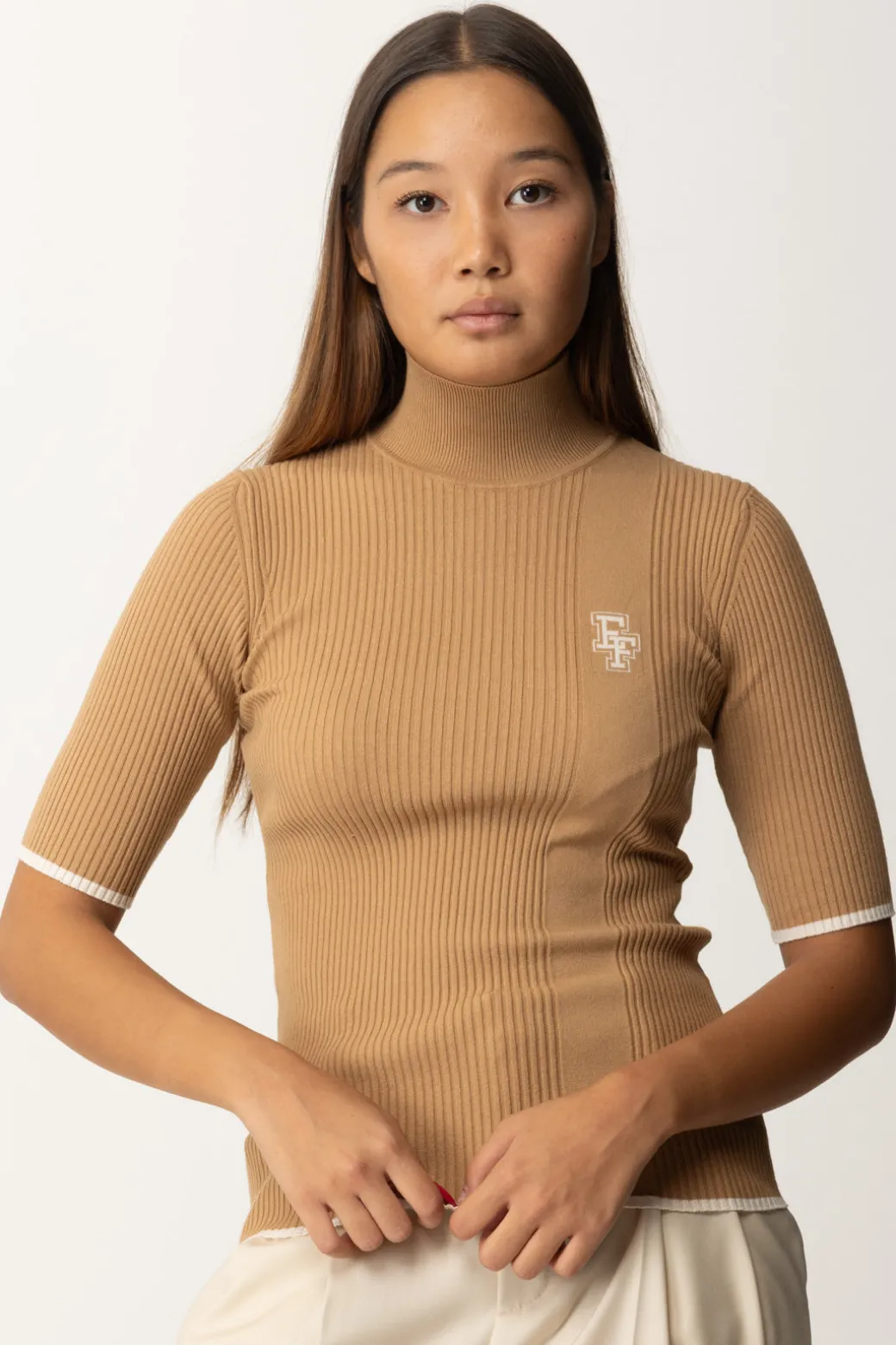 Elisabetta Franchi T-shirt Dolcevita In Maglia con LogoCAMEL/BURRO