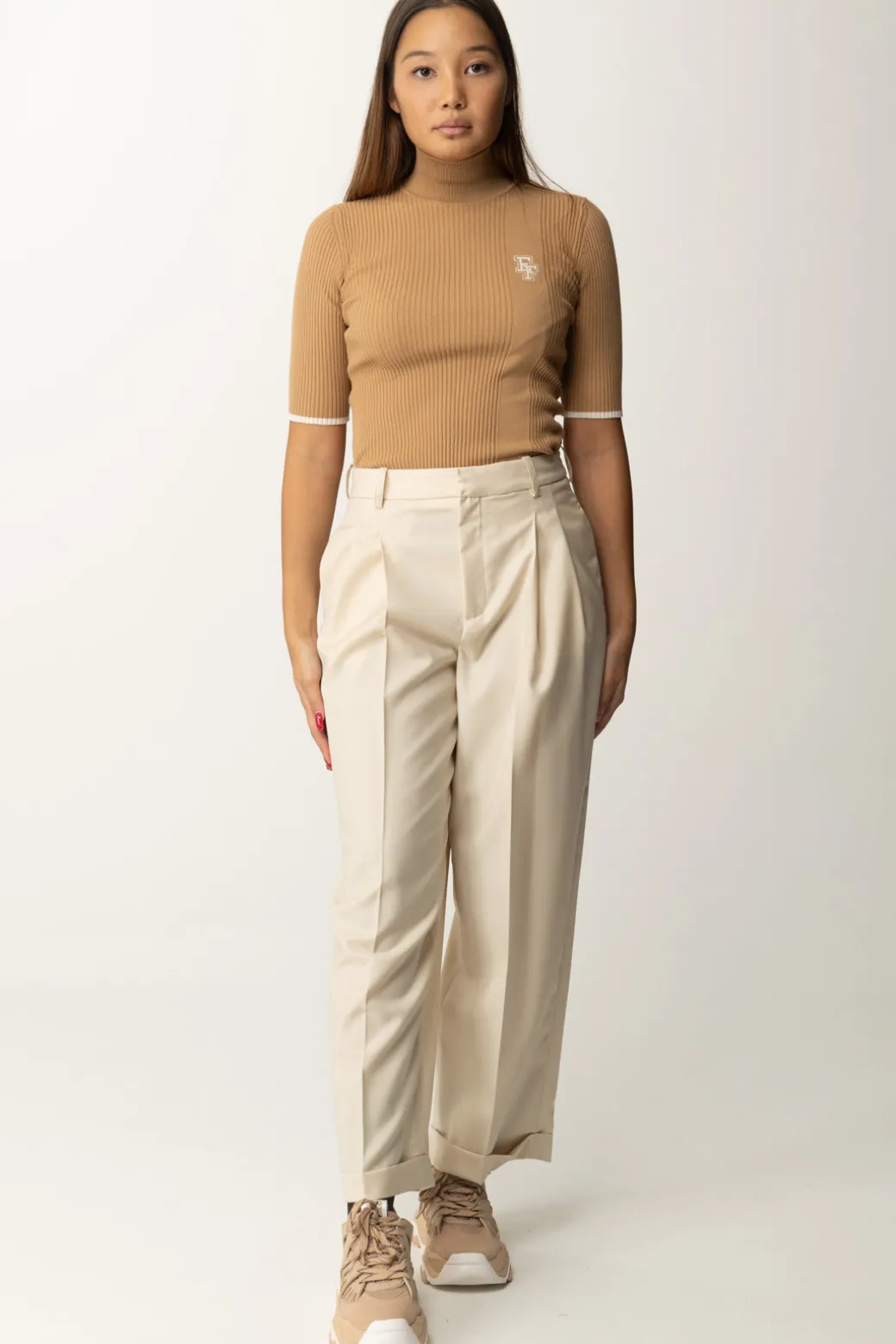 Elisabetta Franchi T-shirt Dolcevita In Maglia con LogoCAMEL/BURRO