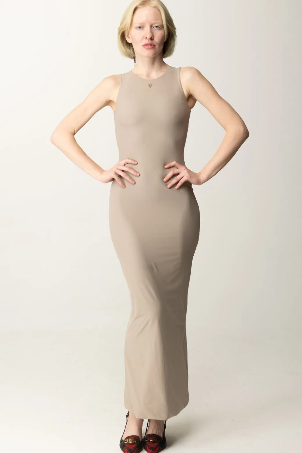 Guess Abito Lungo con Placchetta LogoFUNGI