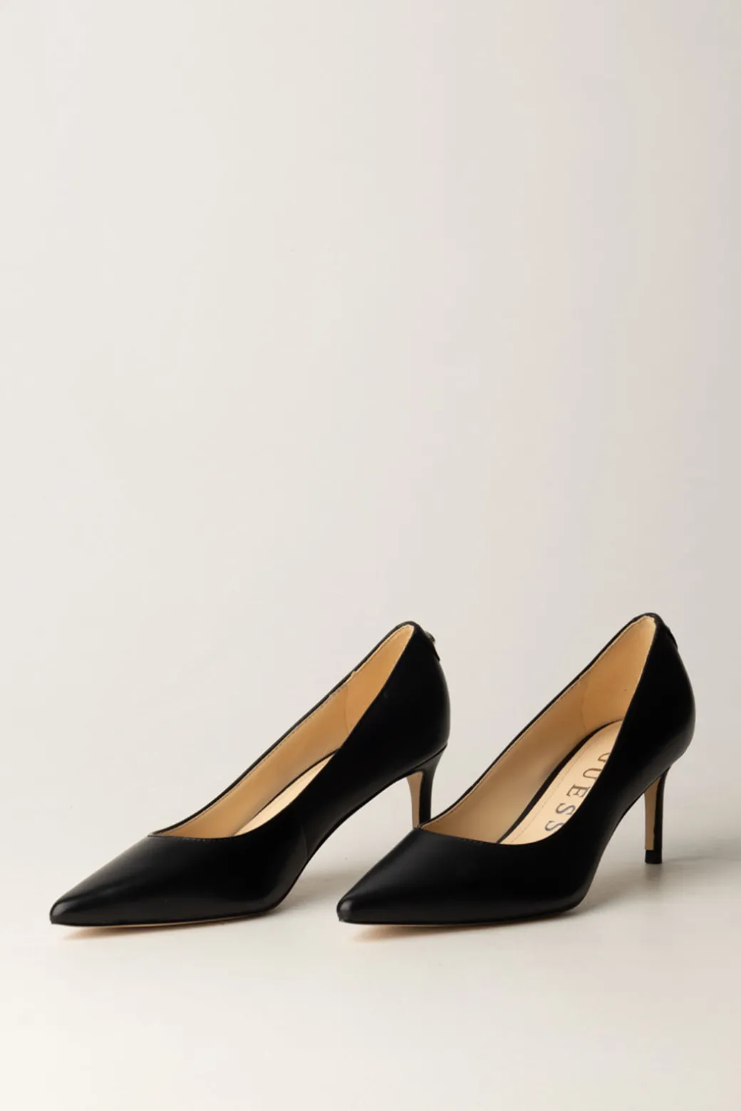 Guess Decolletes In PelleBLACK