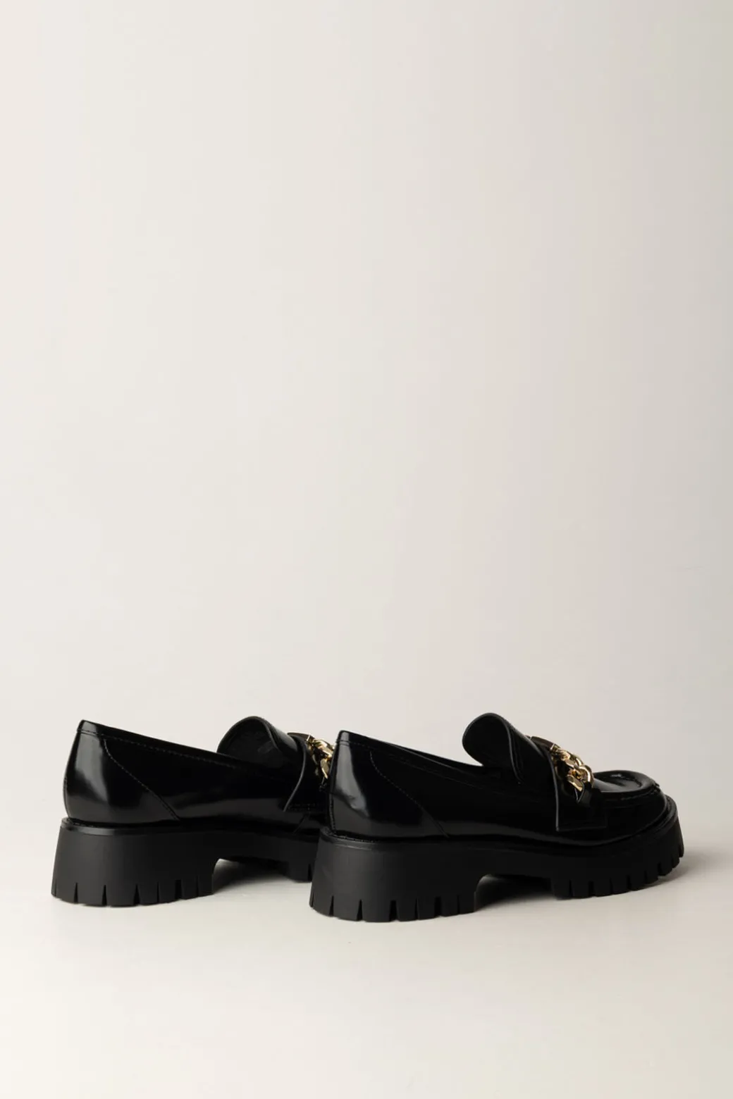 Guess Mocassini Almosty con Dettaglio Logo e CatenaBLACK