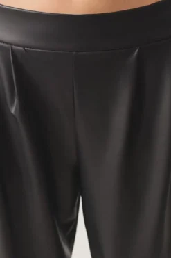 Patrizia Pepe Pantaloni Crop Effetto PelleNERO