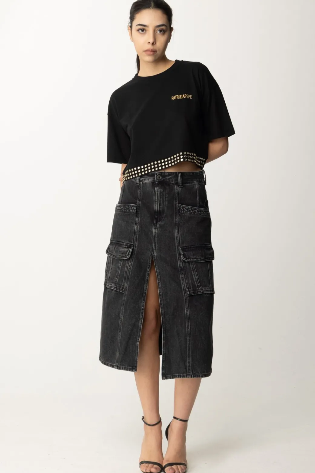 Patrizia Pepe T-shirt Cropped con Borchiette e LogoNERO
