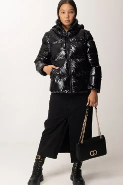 Pinko Piumino Corto Lucido con CappuccioNERO LIMOUSINE