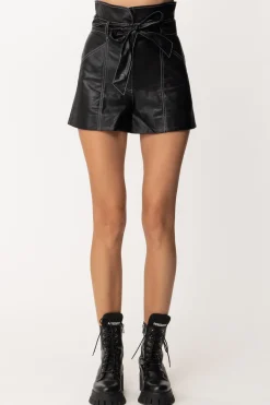 Twin-set Shorts In Ecopelle con FusciaccaNERO