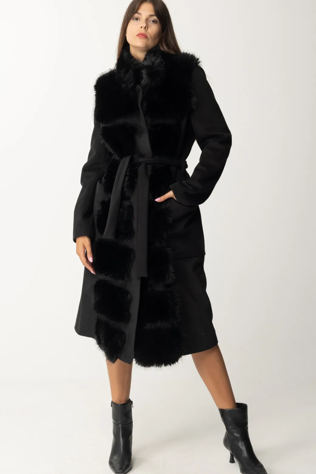 Yes London Cappotto con Cintura In Vita e Inserti In EcopellicciaNERO